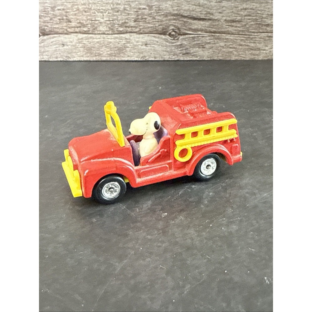 1966 AVIVA PEANUTS SNOOPY FIRE TRUCK MADE IN HONG KONG